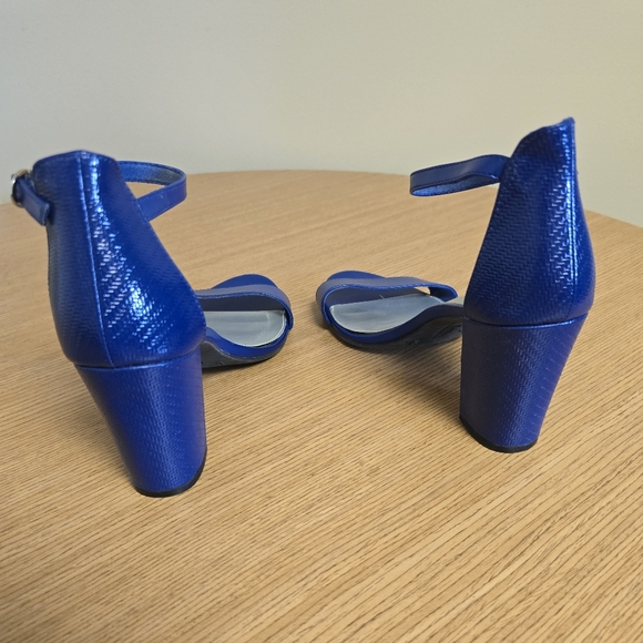 Womens Fiori size 9 royal blue dress sandals - Picture 2 of 7